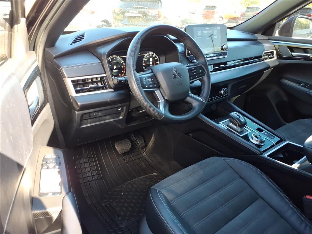 2023 Mitsubishi Outlander SE