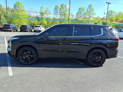 2023 Mitsubishi Outlander SE