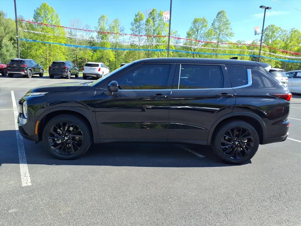 2023 Mitsubishi Outlander SE