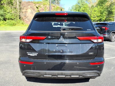 2023 Mitsubishi Outlander SE