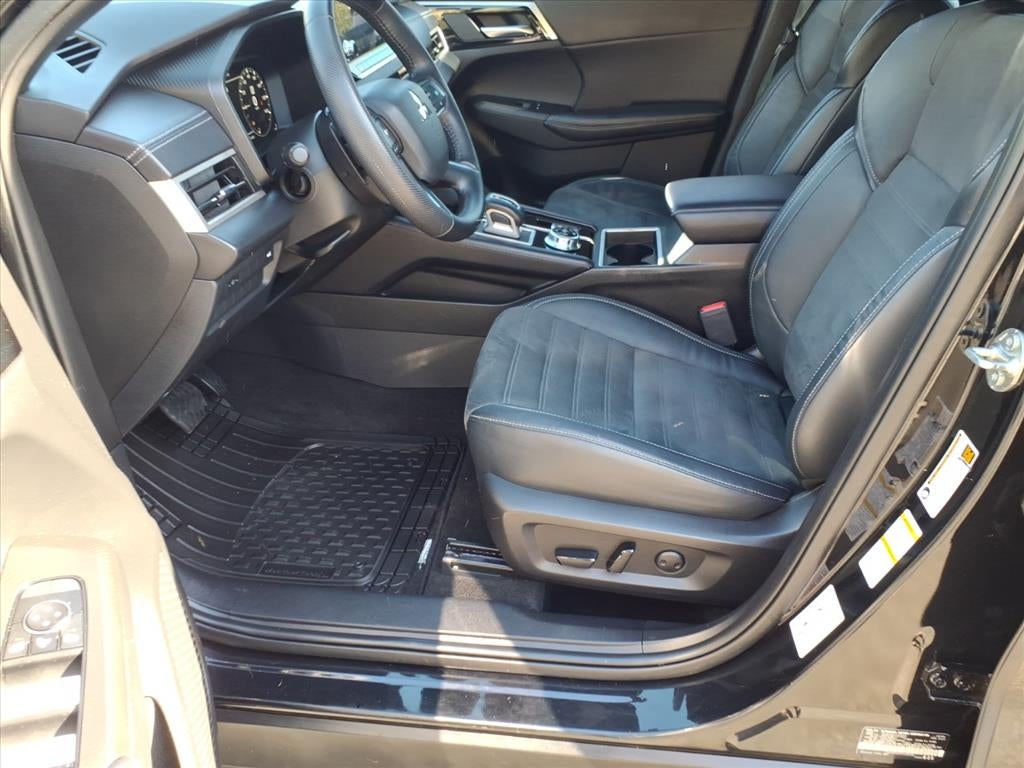 2023 Mitsubishi Outlander SE